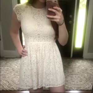 🌻 H&M Divided Cream/Off-White Lace Dress